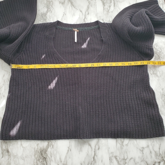 Free People Black Bell Sleeve Cropped Cotton Sweater Size Medium - Picture 7 of 8